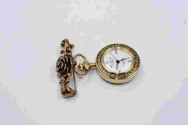 Avon 2000 Brooch Watch vintage