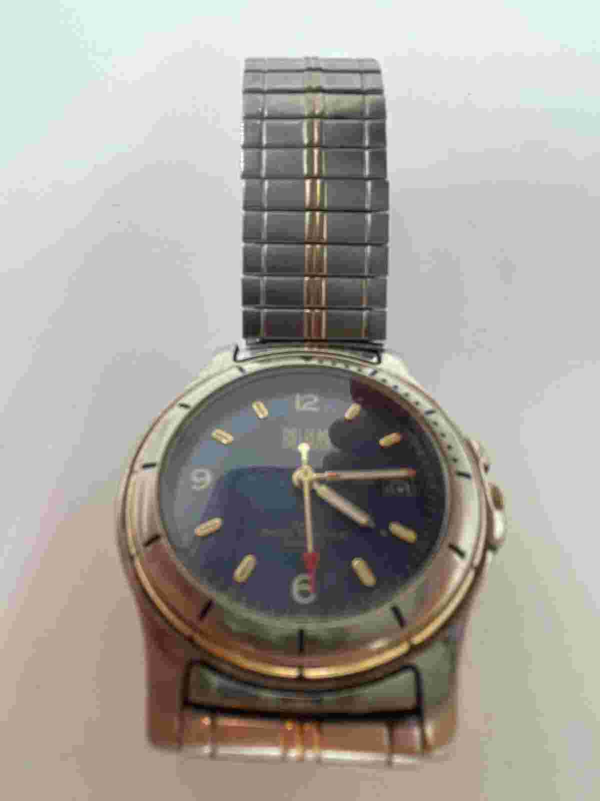 Bill Blass Vintage Mens Quartz Watch With Stainless Steel Band & Date Display