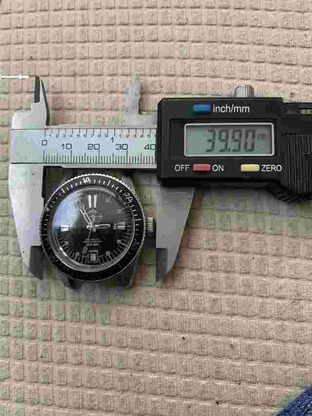 MONDAINE SKIN DIVER DATE VINTAGE WATCH 100% GENUINE 200 METERS