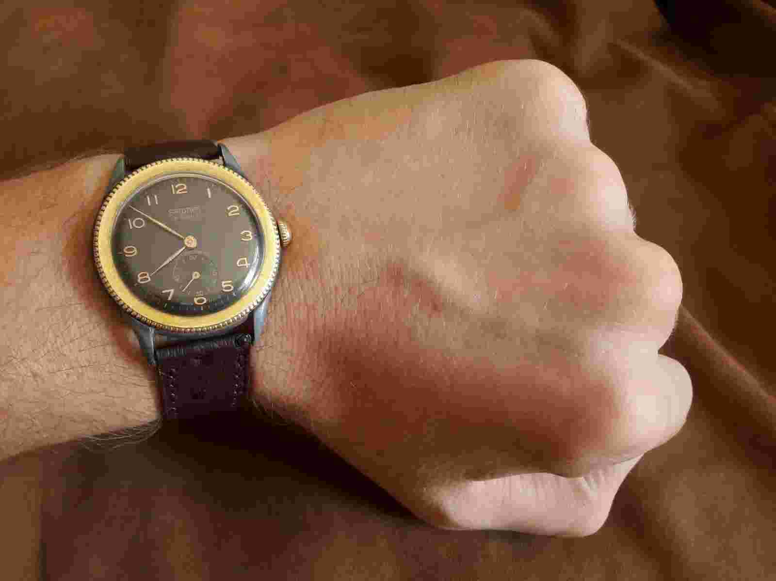 Rare! Unusual SINDACO 1940 Swiss Wristwatch Black D Gold P Bezel WW II 2 Men UHR