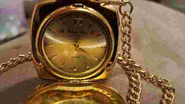 Dakota Watch Company Vintage Pocket watch Goldtone needs battery