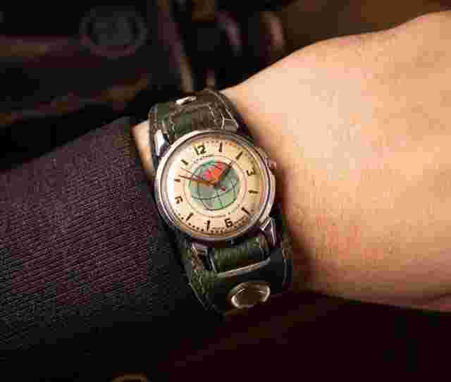 Soviet original vintage watch, Satellite, white dial. 1950, made in USSR 1 MChZ