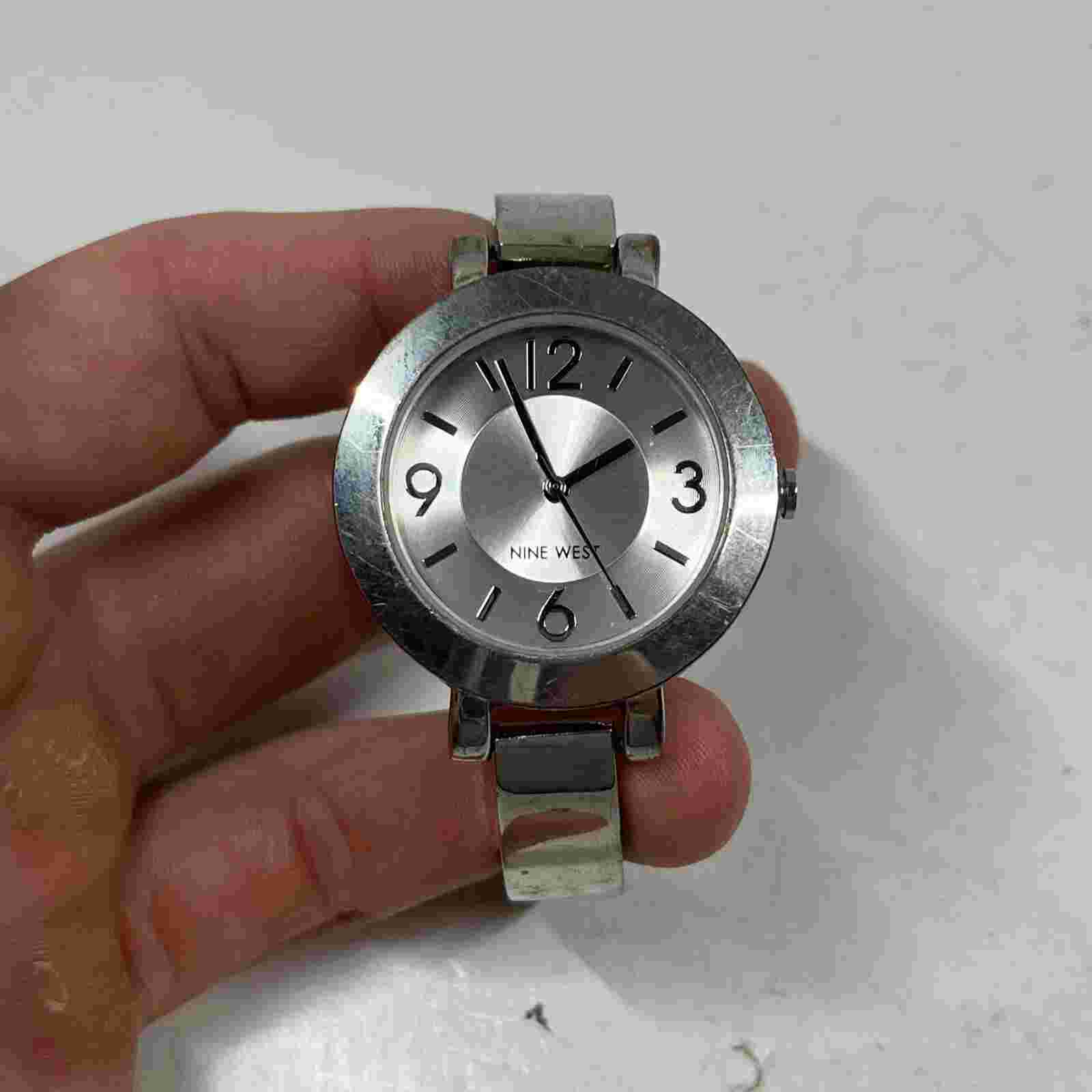 Nine West 9W NW/1631 Wrist Watch Silver Tone Metal Bangle (NEEDS WORK)