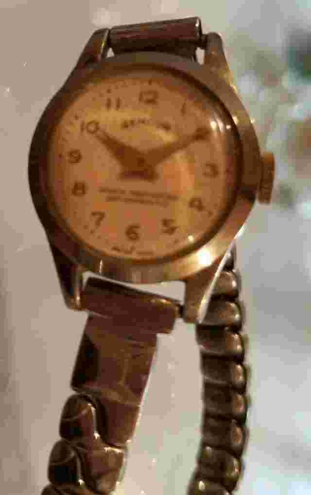 Vintage Genova Womens Antimagnetic Wrist Watch