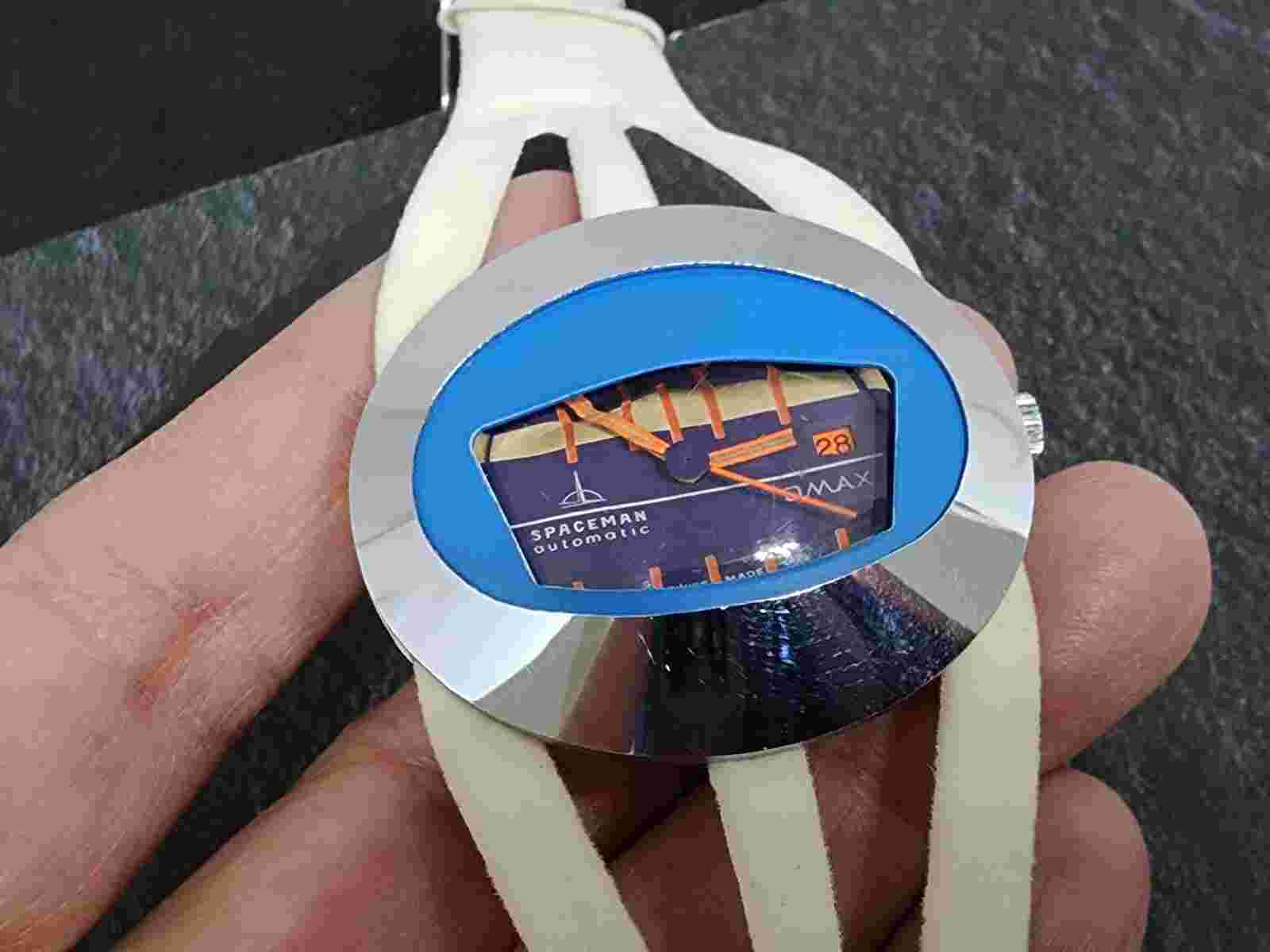 RARE VINTAGE OMAX SPACEMAN WATCH MEN'S 1970'S DESIGN BY ANDRÉ LE MARQUAND 47MM.