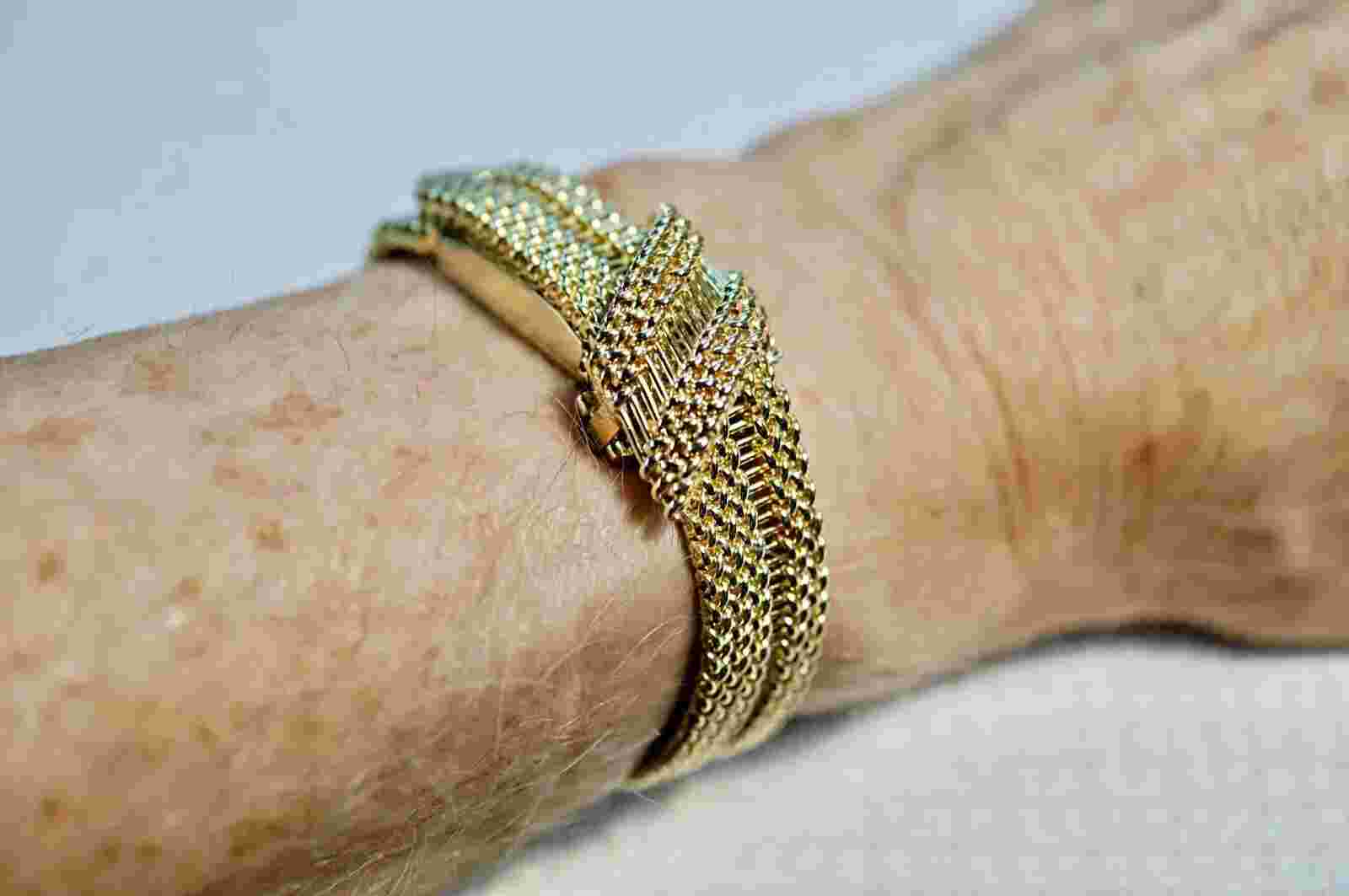 Vintage 14k Lucien Piccard ladies watch, 47.7g.