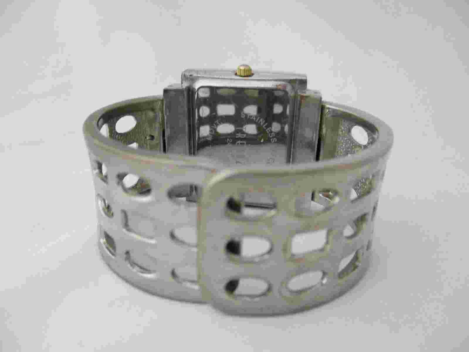 Trendz Women's Analog Watch Silver Toned Cuff Band