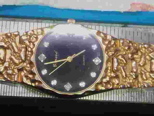 Vintage Geneve Women Black Dial Gold Tone Nugget Quartz Analog Watch 7”