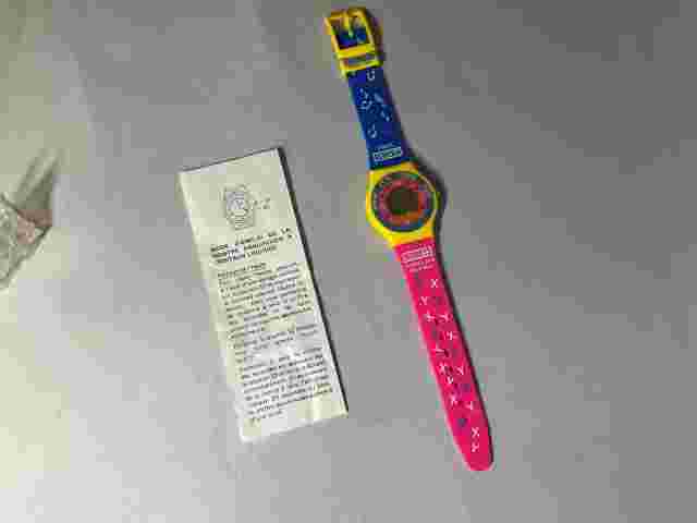 VINTAGE HERSHEYS SYRUP PINK/BLUE BAND WATCH Digital 1990 -B35