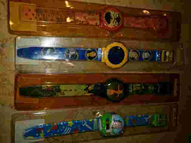 ⭐️ Fantasma,Buzz Lightyear, Cinderella, and pocahontas Disney VTG 4-watches ⭐️