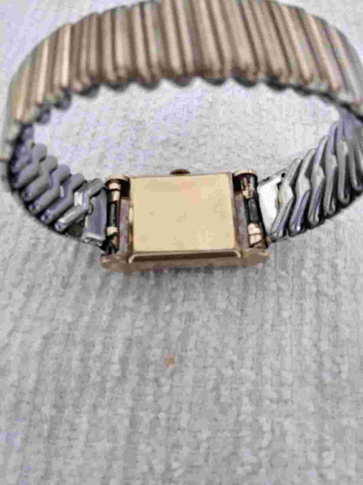 Very Rare Ladies Vintage Cortebert Wrist Watch 14 K Solid Gold Case 17 Jewel