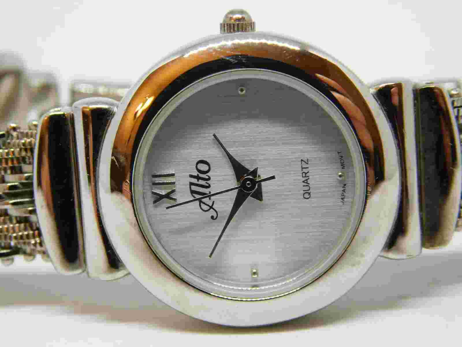 Alto 443908S Silver Tone Quartz Analog Women's Watch Sz. 6 3/4" New Battery