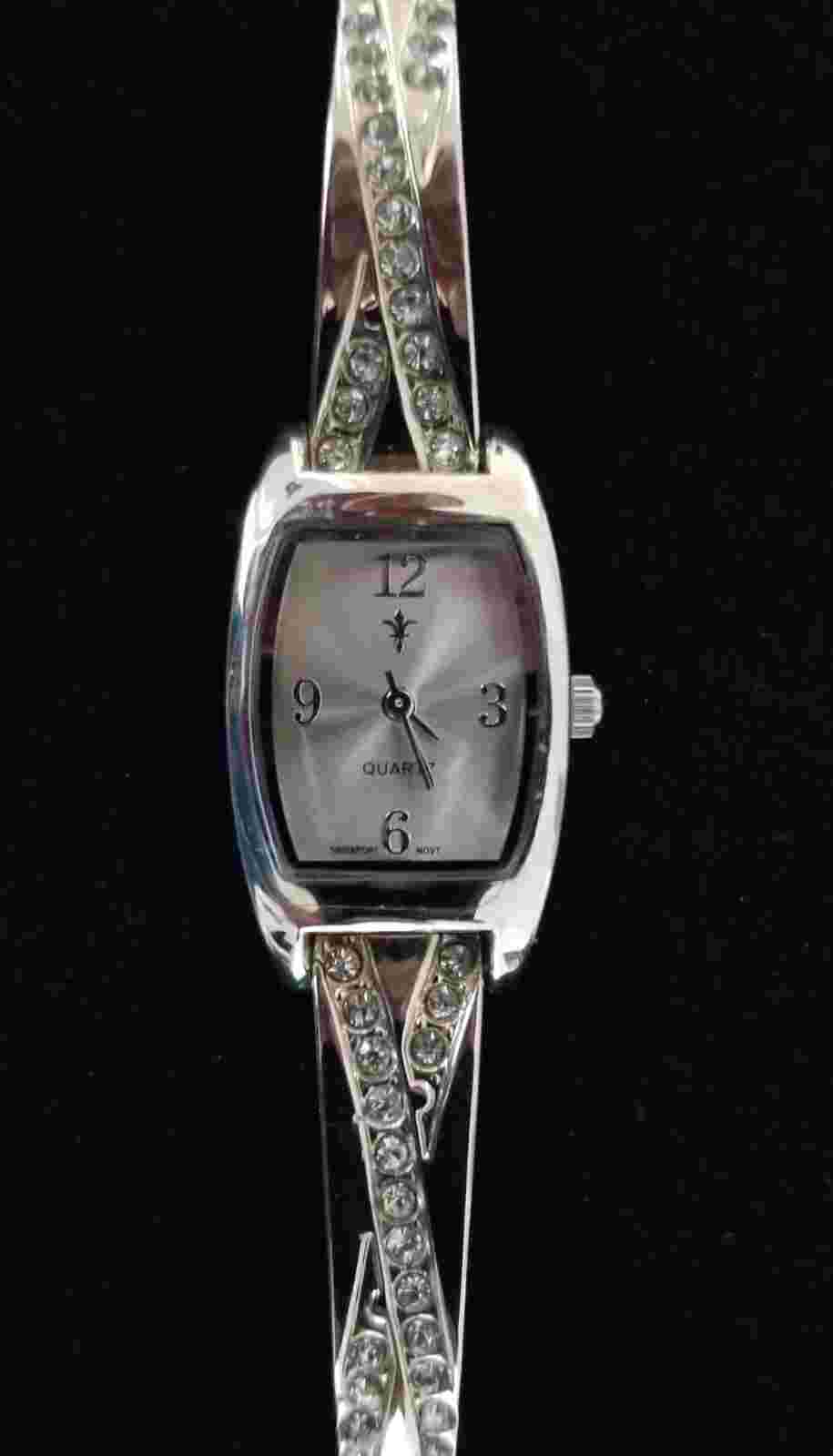 Cato Silver Tone Cuff Watch w/Crystals Partial Link Band 7.5" Max New Battery