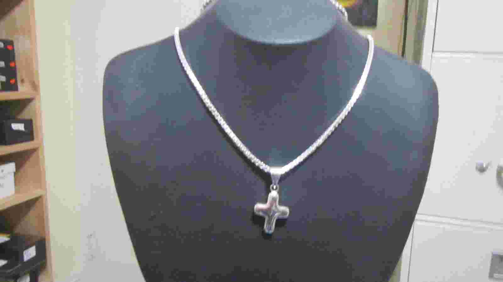 #64  unisex sterling silver CROSS PENDANT & BOX CHAIN
