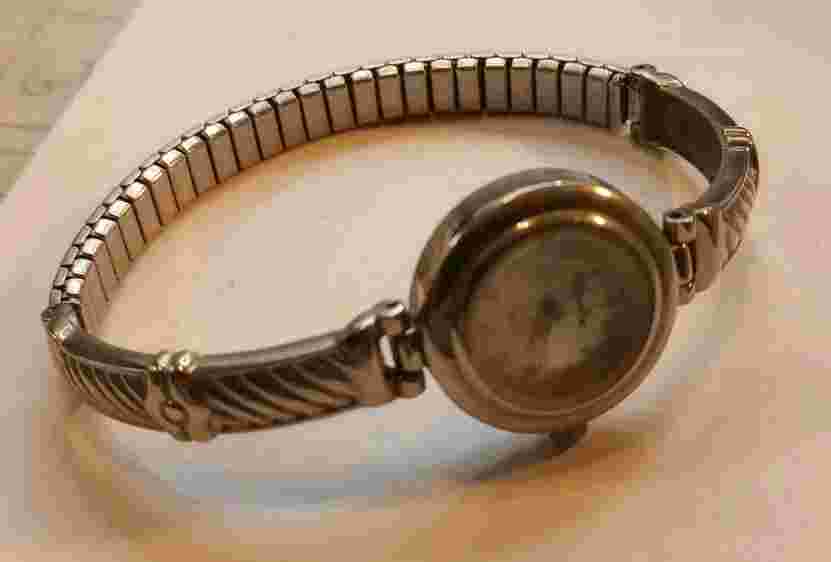 Ladies Willow Bay Watch,SilverTone Face, Silvertone Bracelet *Needs Battery*