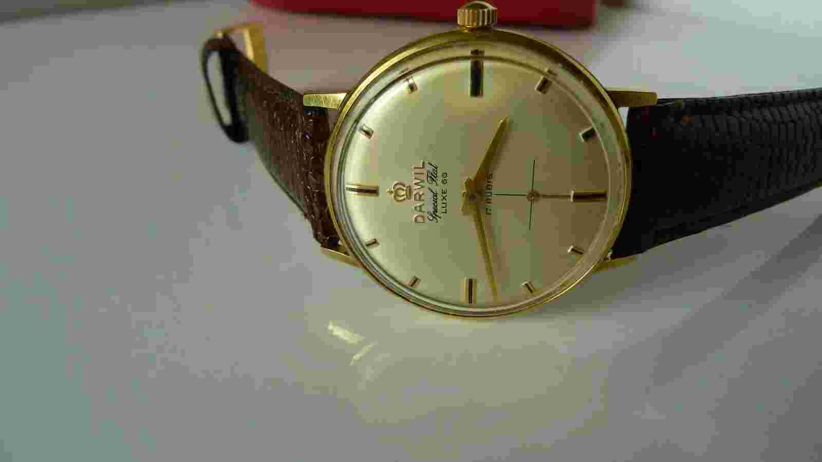 Darwil Swiss men's watch mechanicle winding good condition