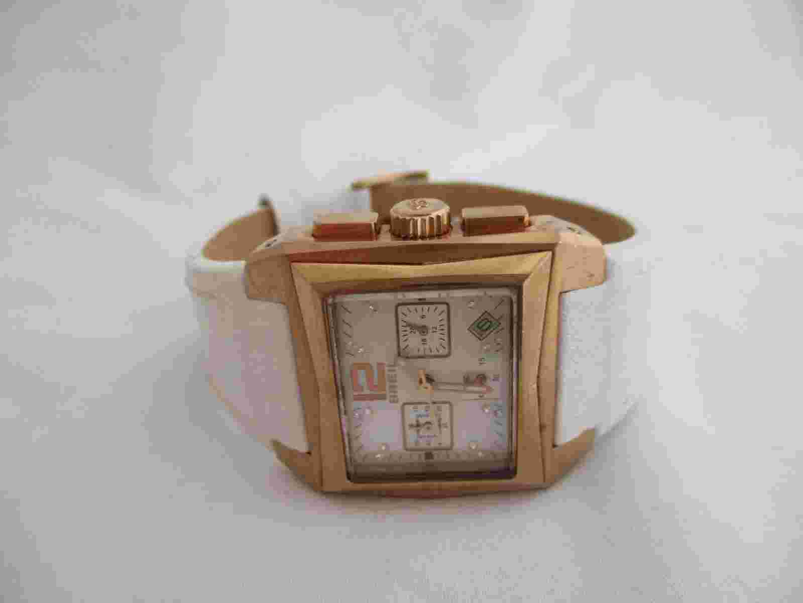 Breil Milano Ladies Analog Watch White Buckle Band Water Resistant