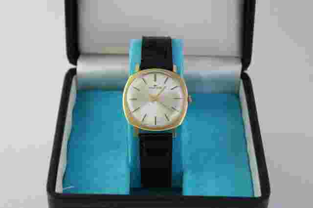 Mondia Men's Watch ref. 71 333 38 Vintage 1970s Yellow Gold Manual