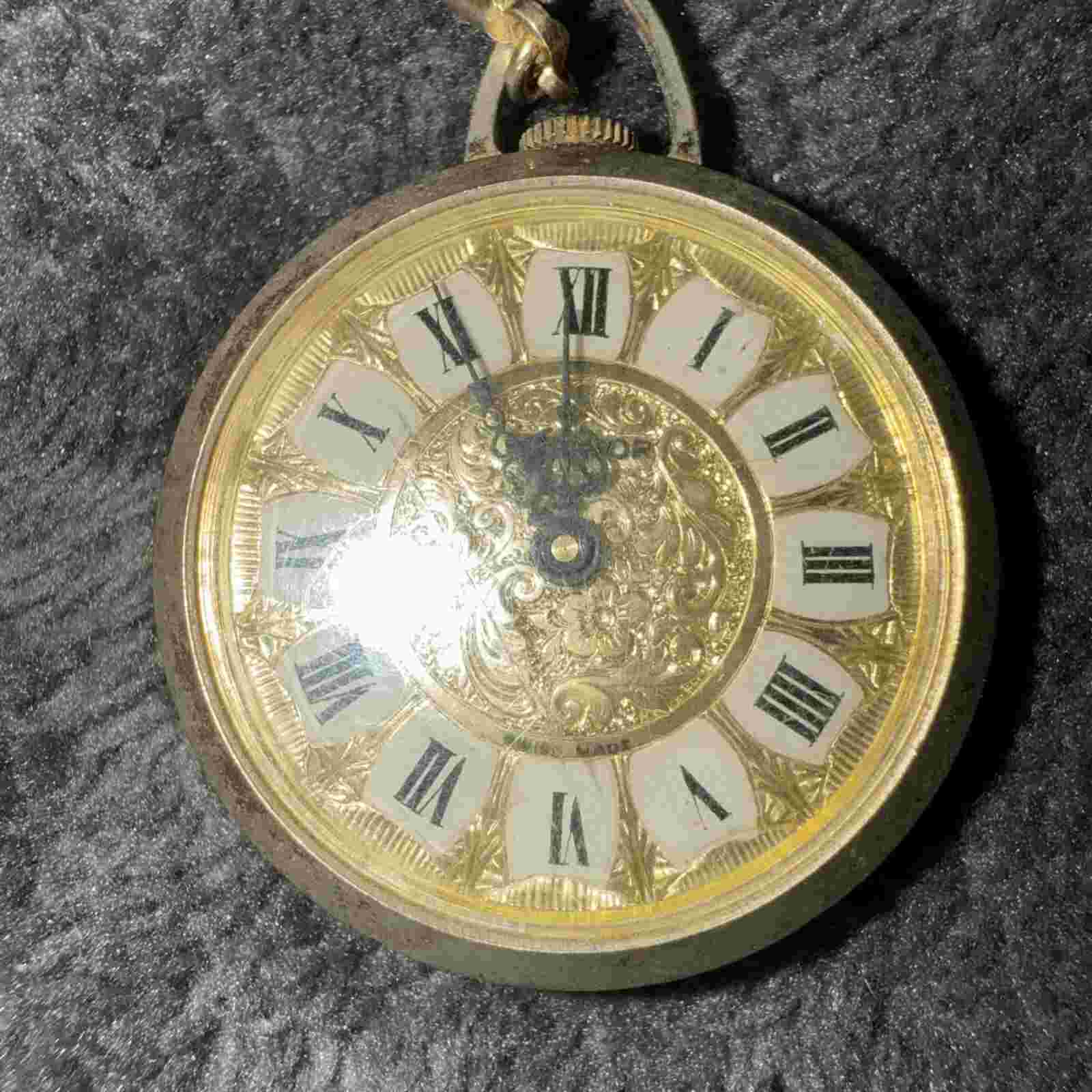 Vintage Windsor Gold Tone Pocket Watch *UNTESTED*