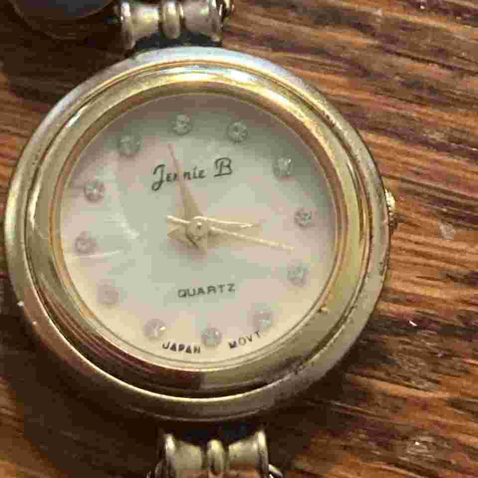 Jennie B Hairdresser Charms, 24mm Case, 8 Inch Length, Gold Tone Case/Band, Runs