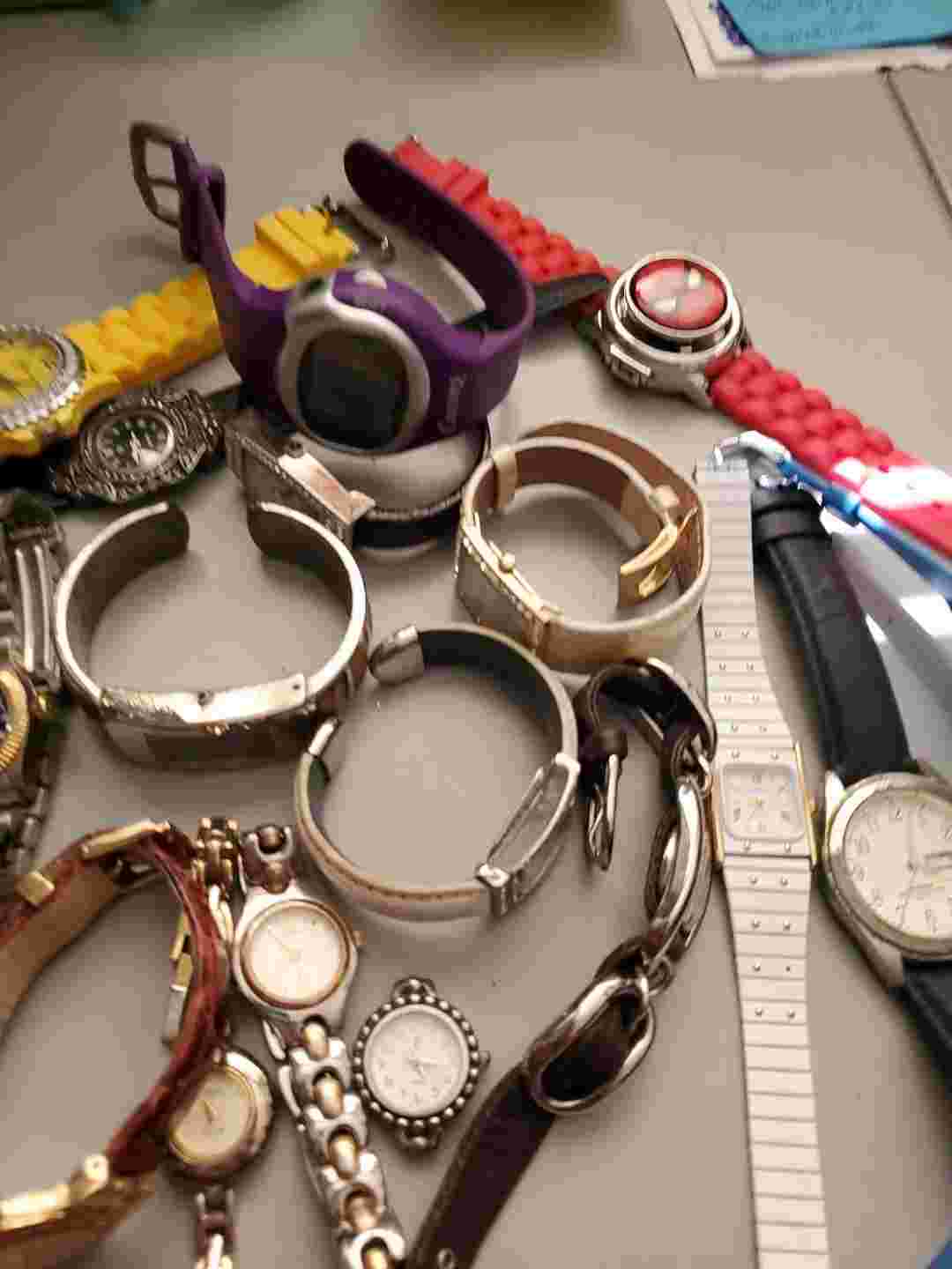 Lot of 19 Mens and Women’s Watches for Parts or Repair