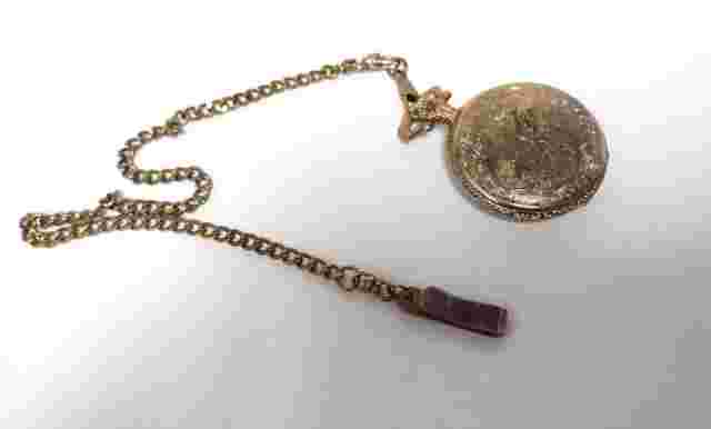 Watch-It Gold Tone Eagle Quartz Pocket Watch With Chain - Needs Battery