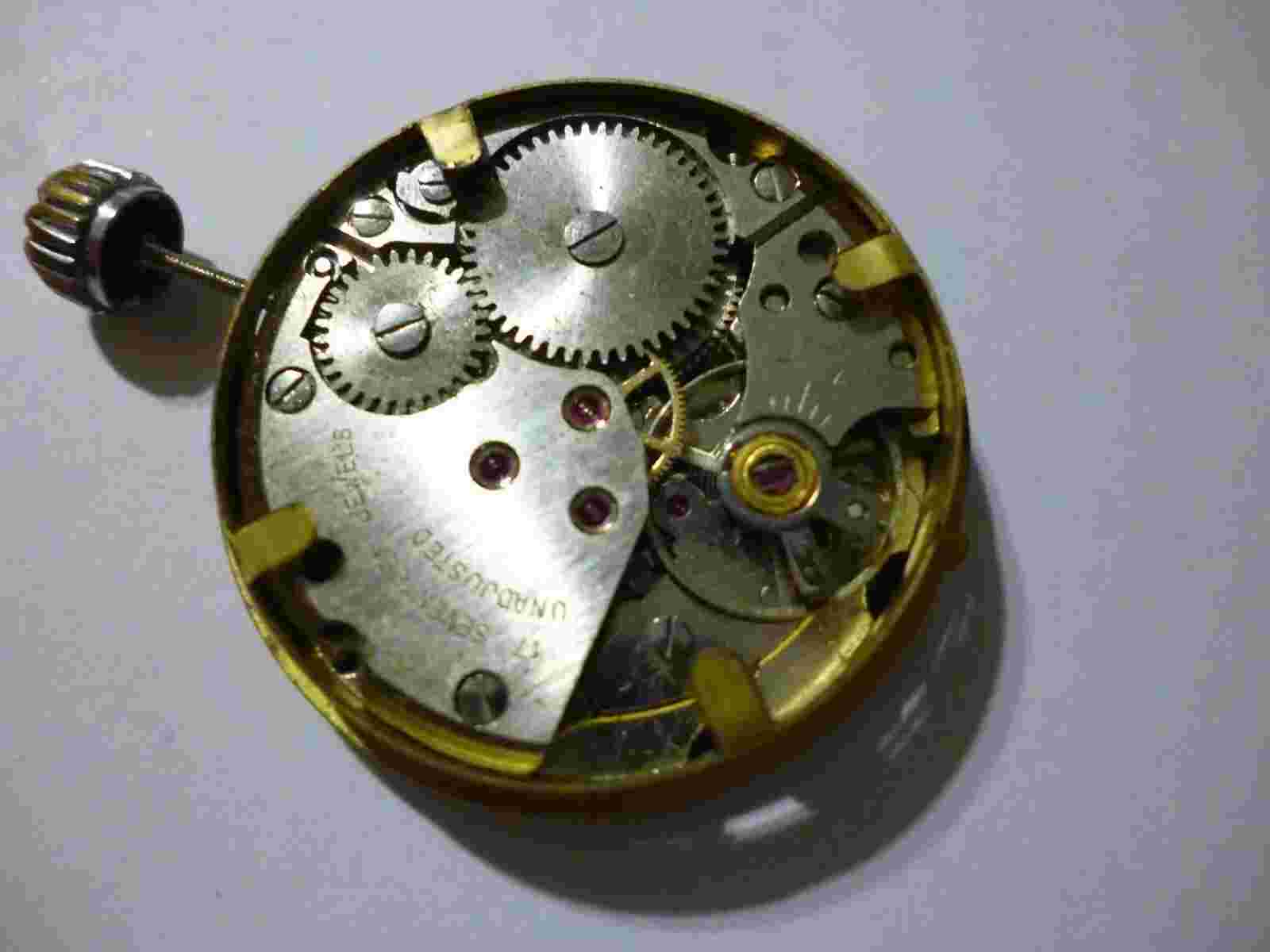 Renis 17Jewels wristwatch movement Crown at 4 Swiss Made as is condition