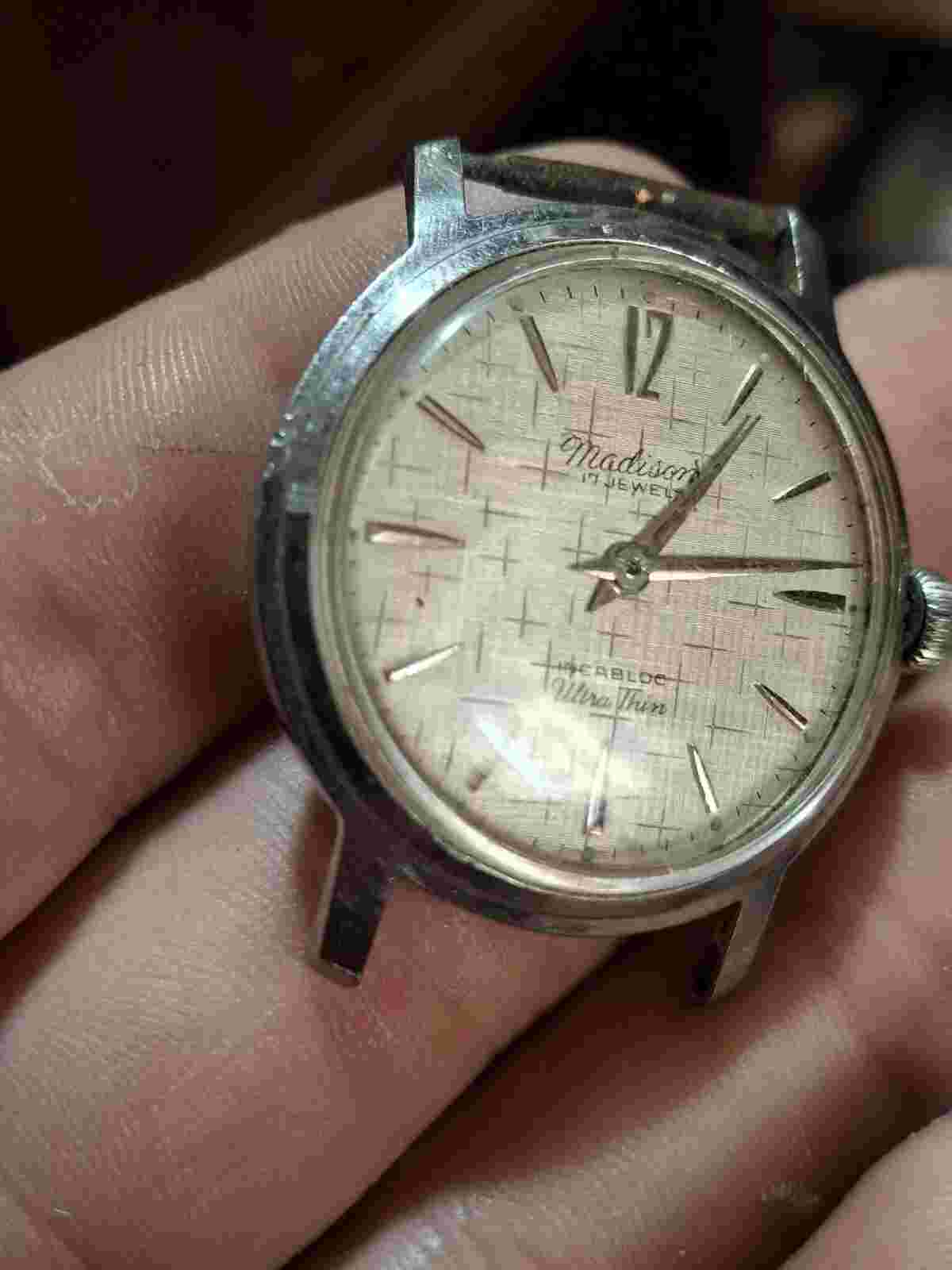 Madison 17 Jewel Ultra Thin Mens Vintage 1960s Watch