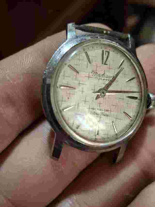 Madison 17 Jewel Ultra Thin Mens Vintage 1960s Watch