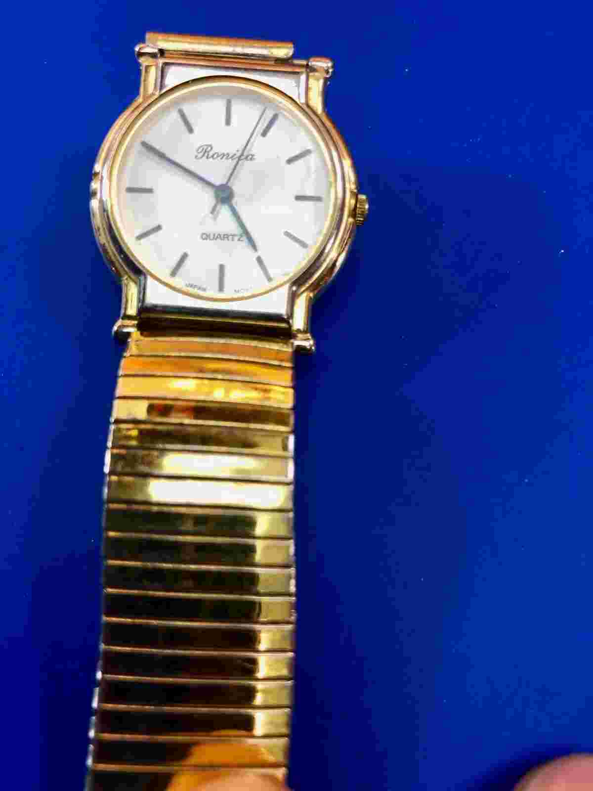 Ronica Quartz WIDE gold tone stretch band ladies dress watch - new battery