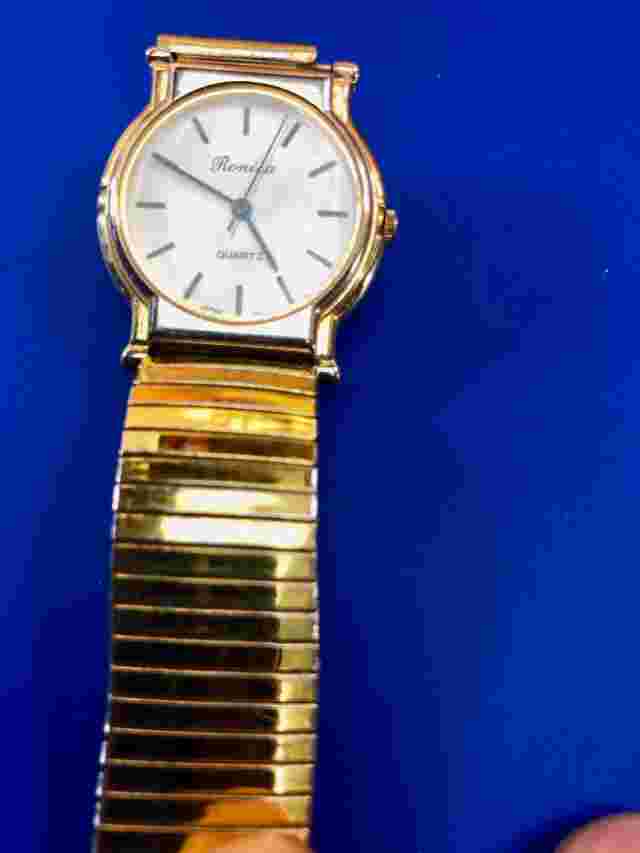 Ronica Quartz WIDE gold tone stretch band ladies dress watch - new battery