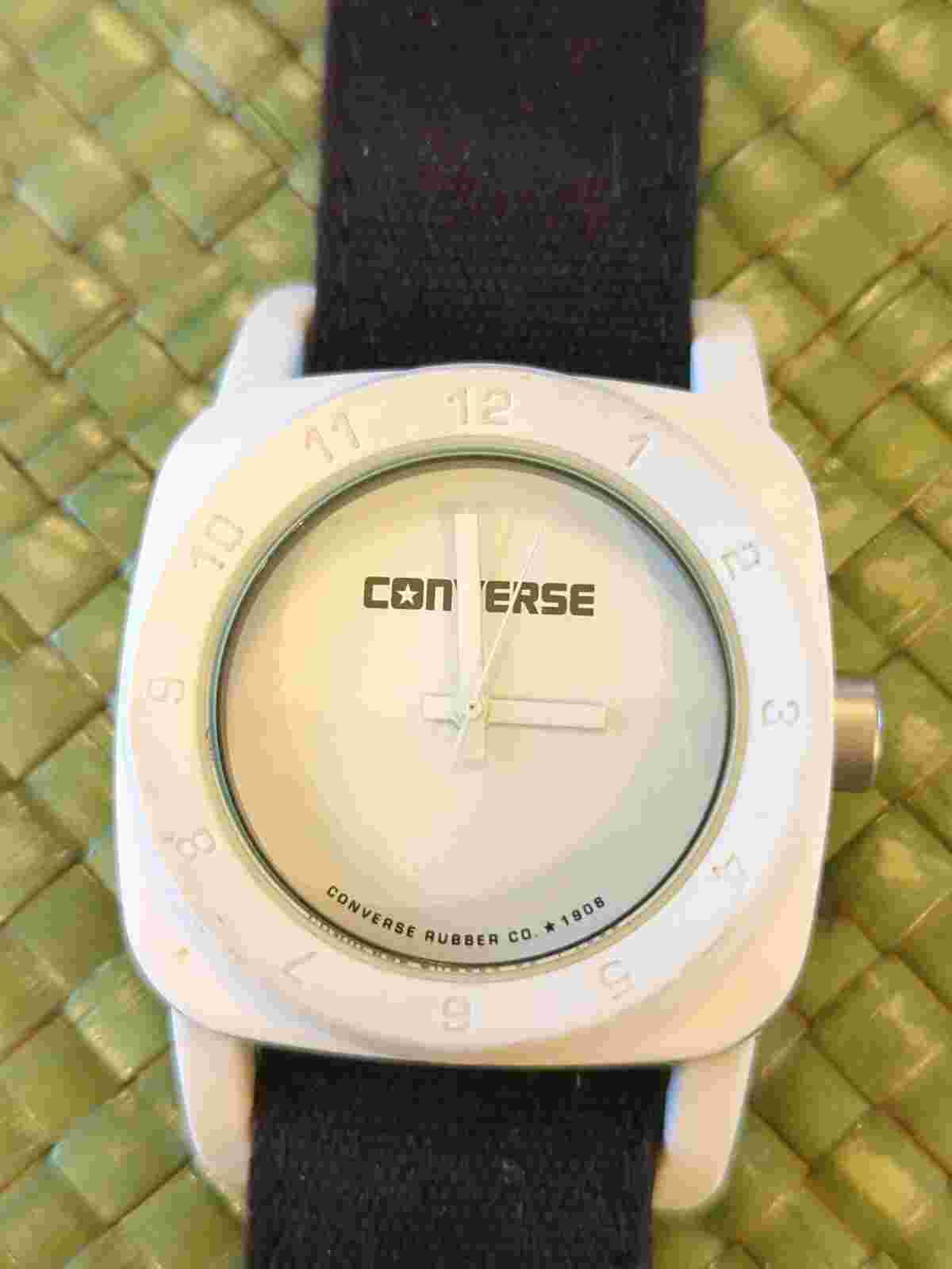 Converse White Rubber Watch w/BFabric Strap Water Resist 30M Used. Needs battery