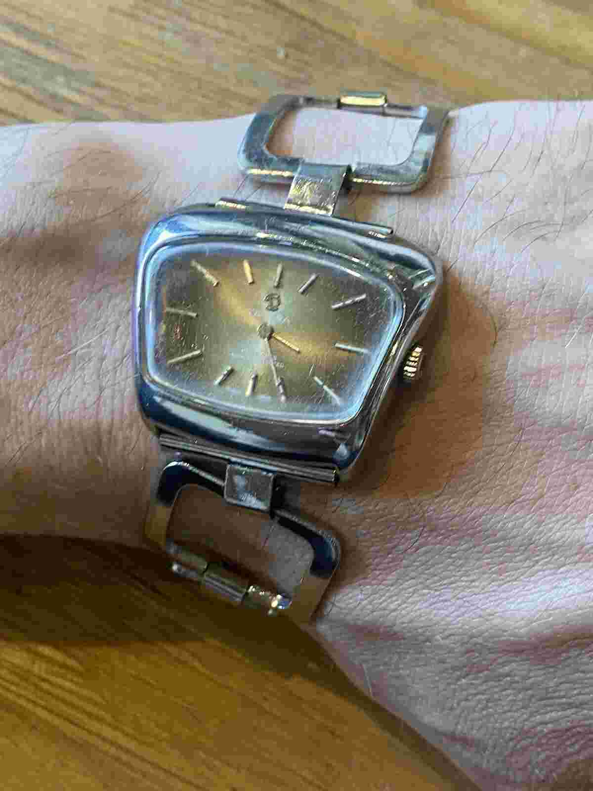 TRESSA LUX SWISS MADE 1970s Watch Space Age Asymmetric Vintage Mcm Bracelet