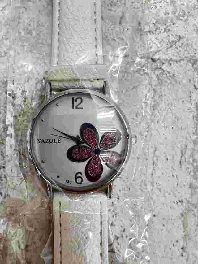 Watch White Flower Face White Faux Leather Strap Yazole Quartz