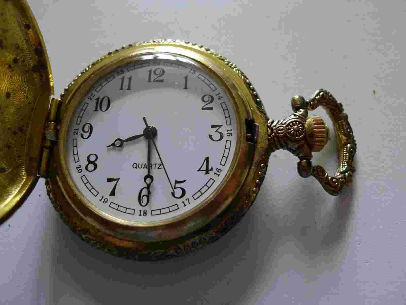 NEW...Golden Stage Coach & Horses Qtz  Unisex Pocket Watch...GWC.