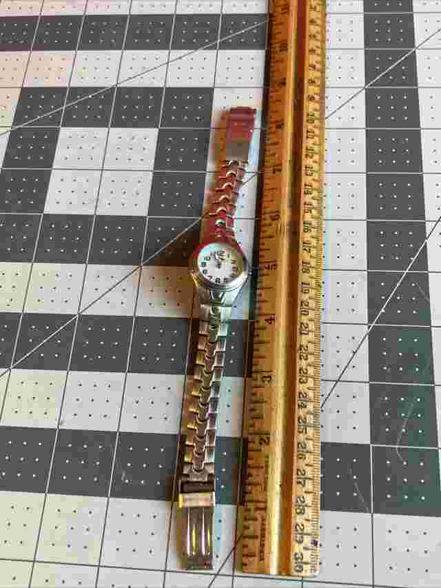 Mossimo MM90268 Watch Rare Item (works/missing knob/broken strap)