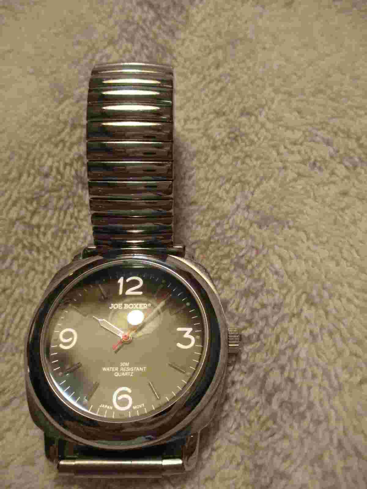 Joe Boxer 30M Water Resistant Silvertone Quartz Men's Wristwatch w/Black Dial