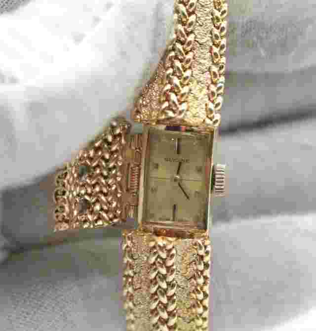 ANTIQUE GLYCINE 14K YELLOW GOLD,DIAMOND,AUTOMATIC,CASE COVERED WRISTWATCH.