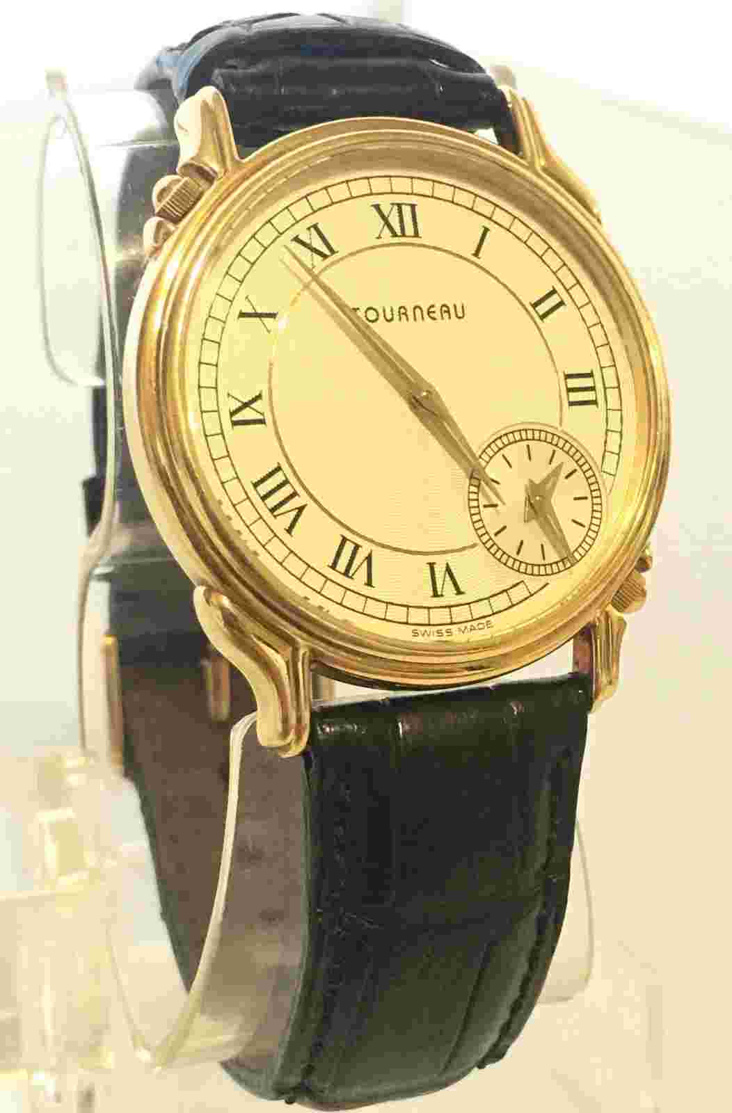 Excellent mint condition Men's Tourneau Swiss Quartz 18K solid gold watch