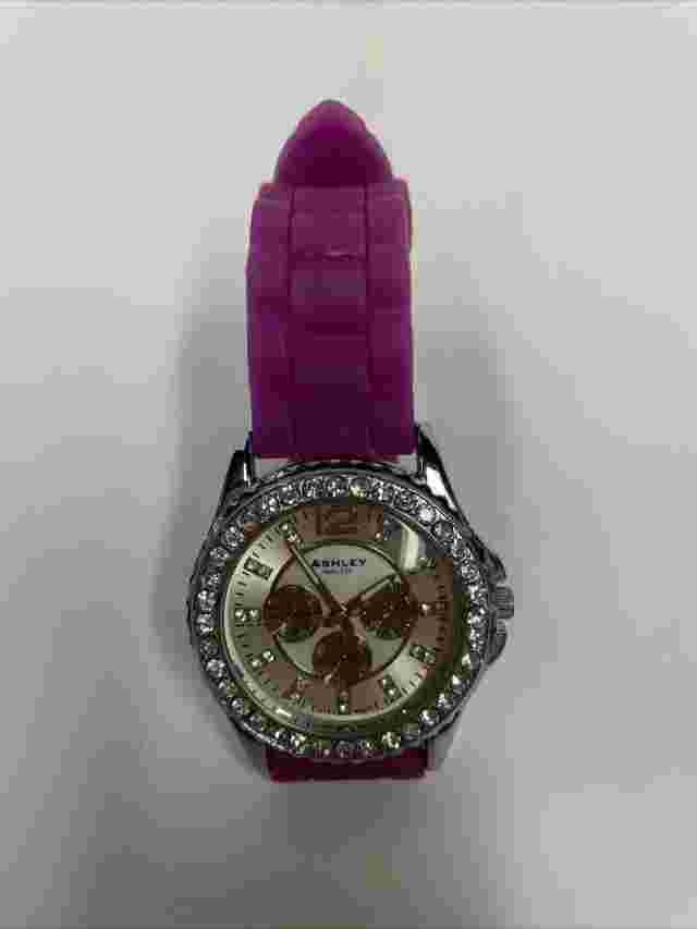 Ashley Princess Women's Rubber Strap Watch. New Battery￼