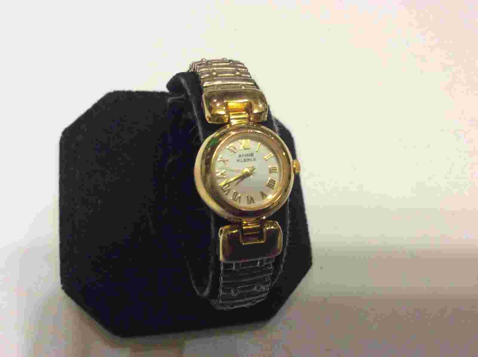 Collectible Anne Klein II watch,very light wear/age,runs and looks good     L477