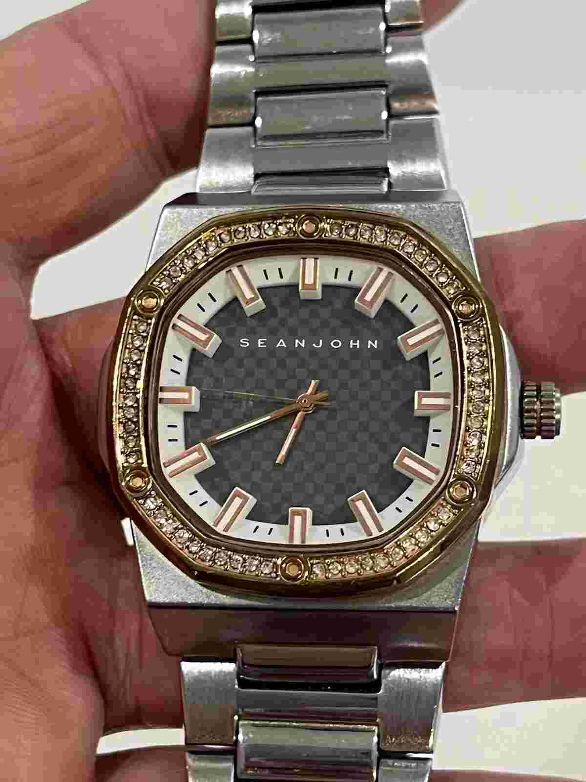 Sean John Men's Crystal Accent Gold Toned Bezel watch, Nice, New Battery
