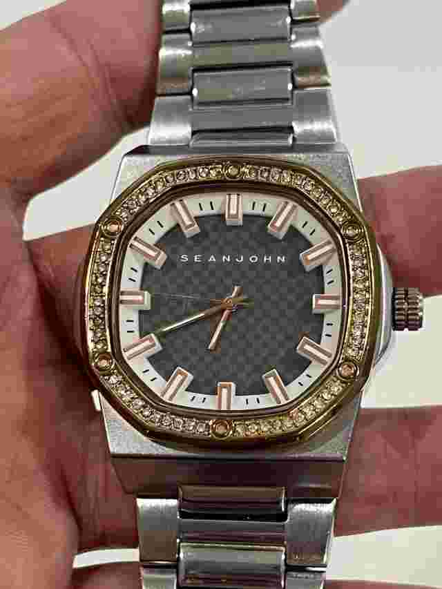 Sean John Men's Crystal Accent Gold Toned Bezel watch, Nice, New Battery