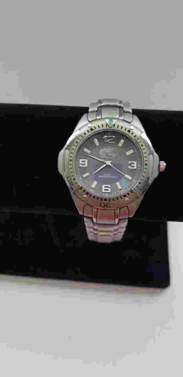 Bass Pro Shops Men's  Watch . Gray Tone.. Metal Band.