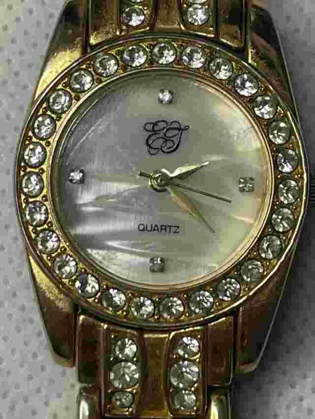 Unique Elizabeth Taylor "White Diamonds" ET Womens Quartz Watch Gold Tone Band