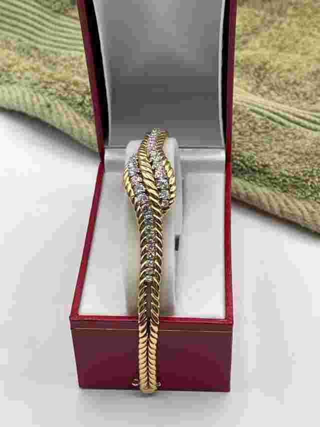 !8k Gold & Diamond Bracelet Hidden Watch Gubelin Swiss