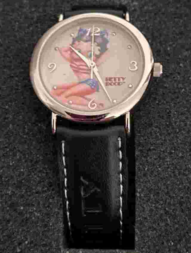 2004 Glamorous BETTY BOOP Watch In Tin And Outer Box