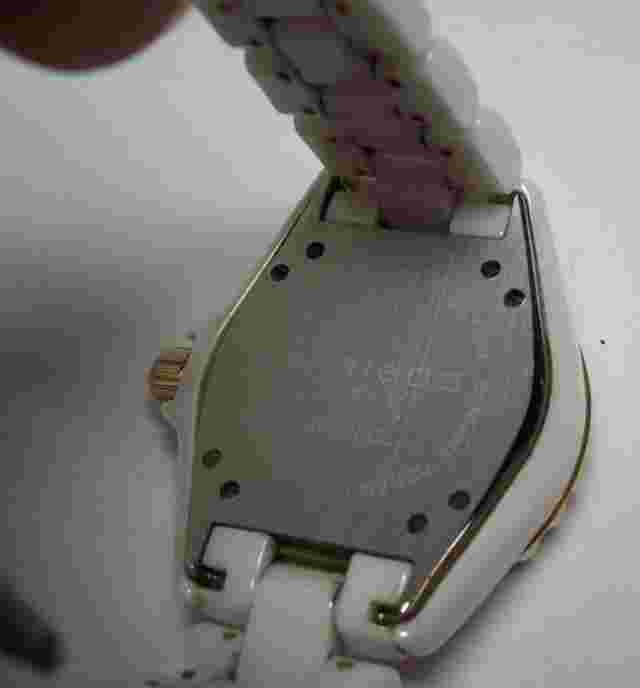 Pretty Ladies AKRIBOS White Ceramic Glitzy Watch