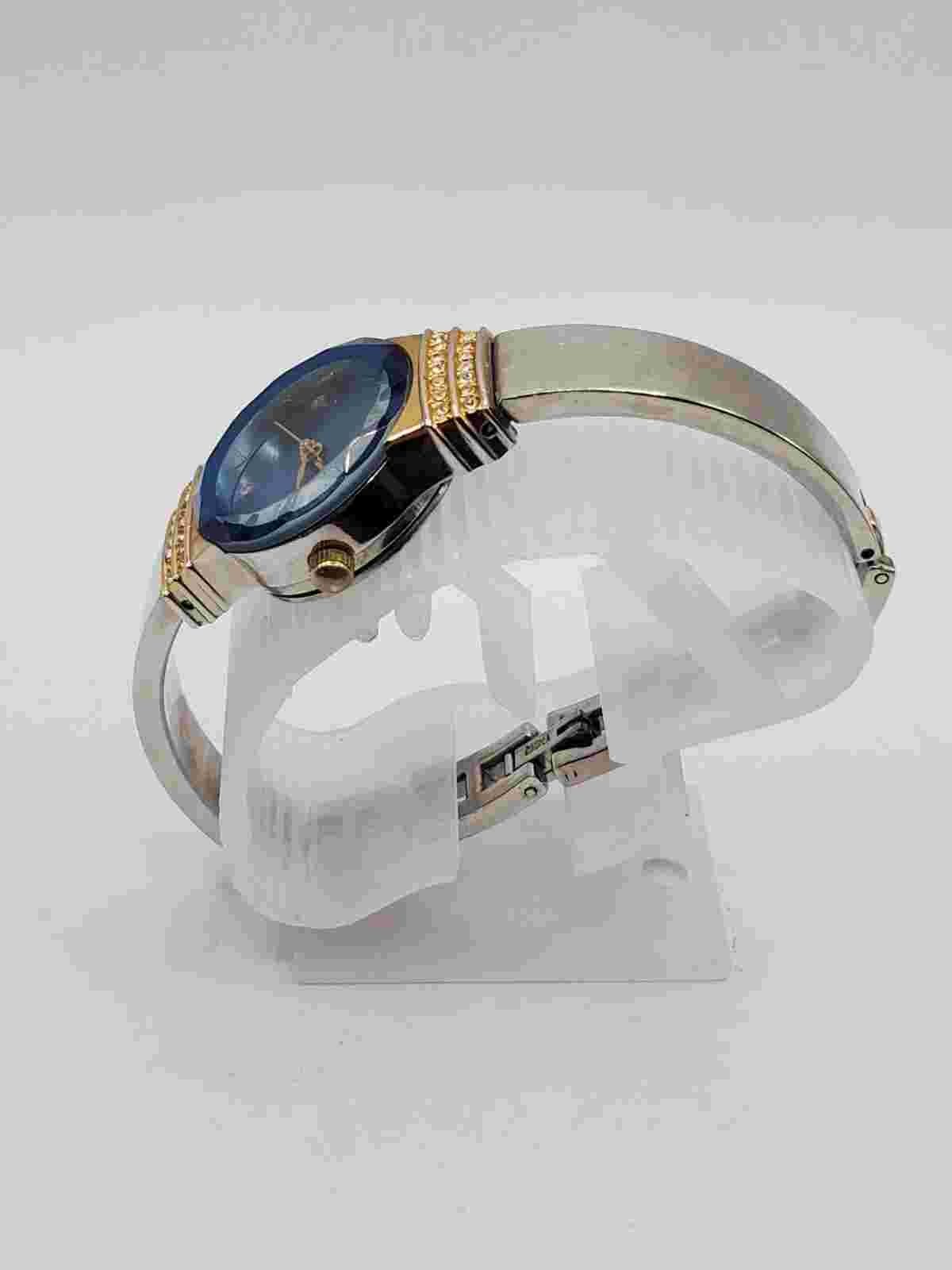 Luxe Ladies Fashion Diamond Quartz Watch 21mm Round Silver Tone Bracelet
