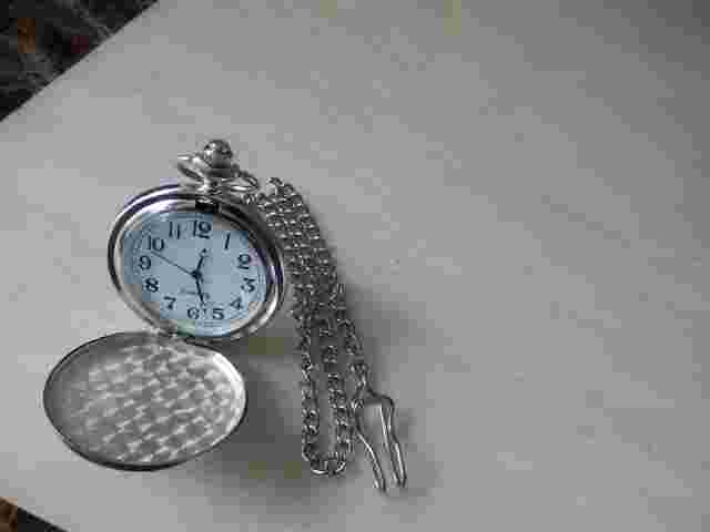 OKLAHOMA CITY THUNDER BASKETBALL NBA CHROME POCKET WATCH WITH CHAIN (NEW)